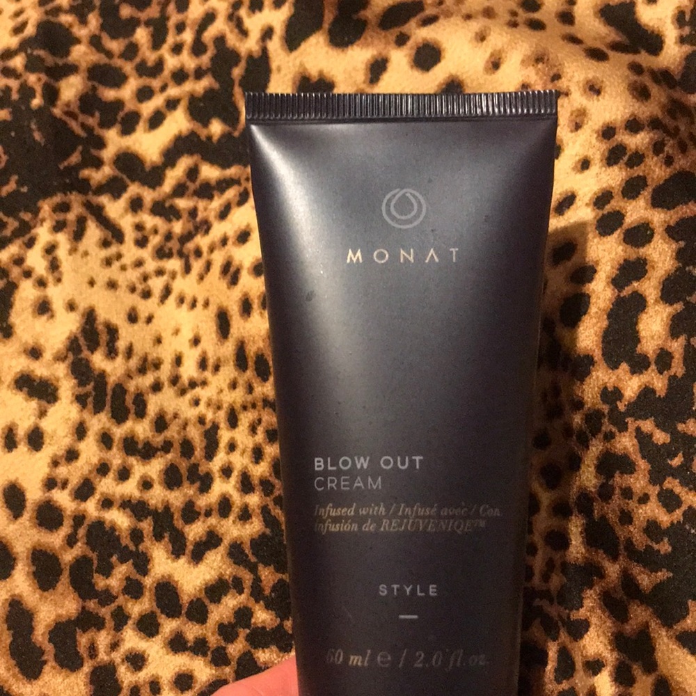 Monat blow out cream